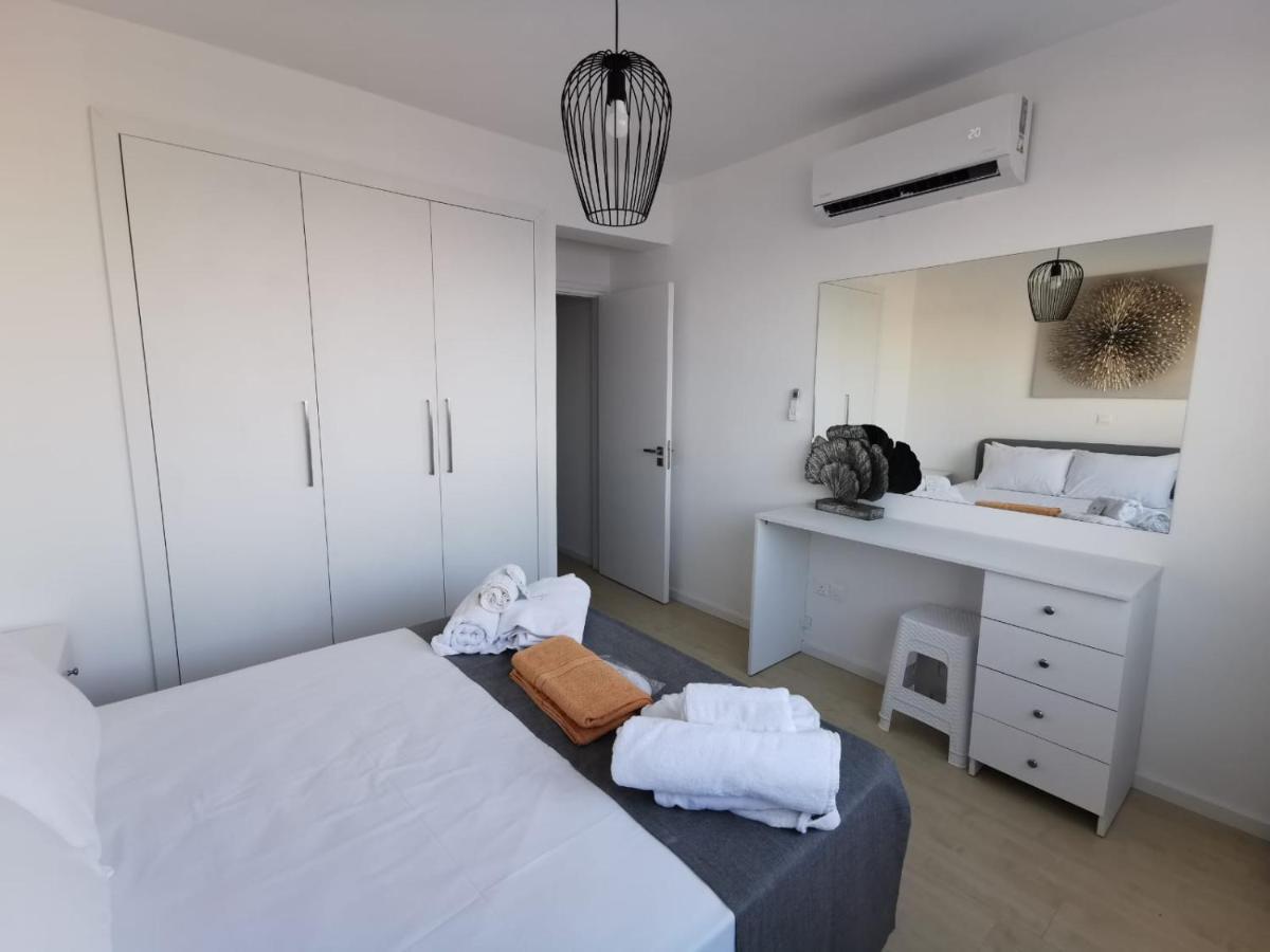 Cosea Living: Seaside Two Bedroom Flat In Harbour 106 Paphos 外观 照片