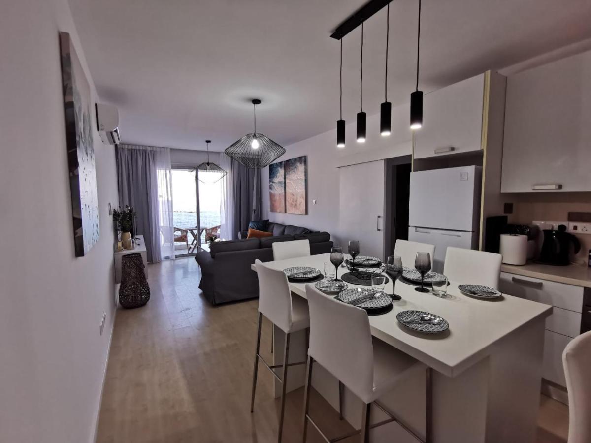 Cosea Living: Seaside Two Bedroom Flat In Harbour 106 Paphos 外观 照片
