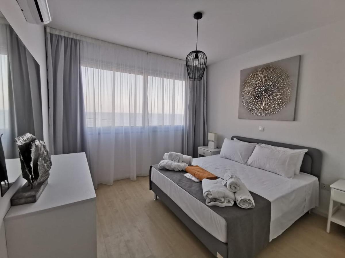 Cosea Living: Seaside Two Bedroom Flat In Harbour 106 Paphos 外观 照片